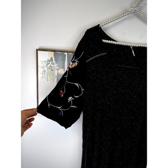 Free People Black Oversized Short Embroidered Sleeves Scoop Neck Tee SZ S - Picture 7 of 10